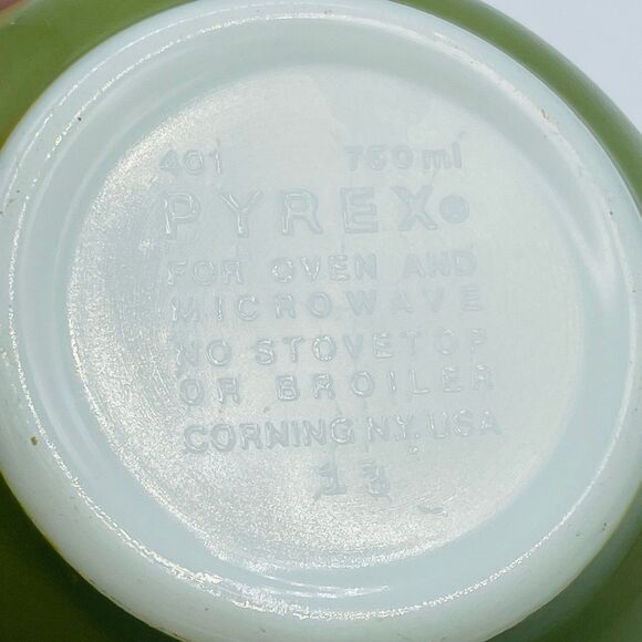 Vintage Pyrex Spring Blossom Green aka Crazy Daisy 1960s 1970s #401 750 ml - Picture 4 of 7